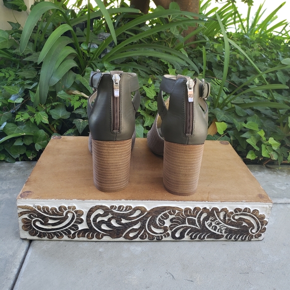 Chic Marc Fisher Suede Block Heel Sandals - Picture 7 of 12